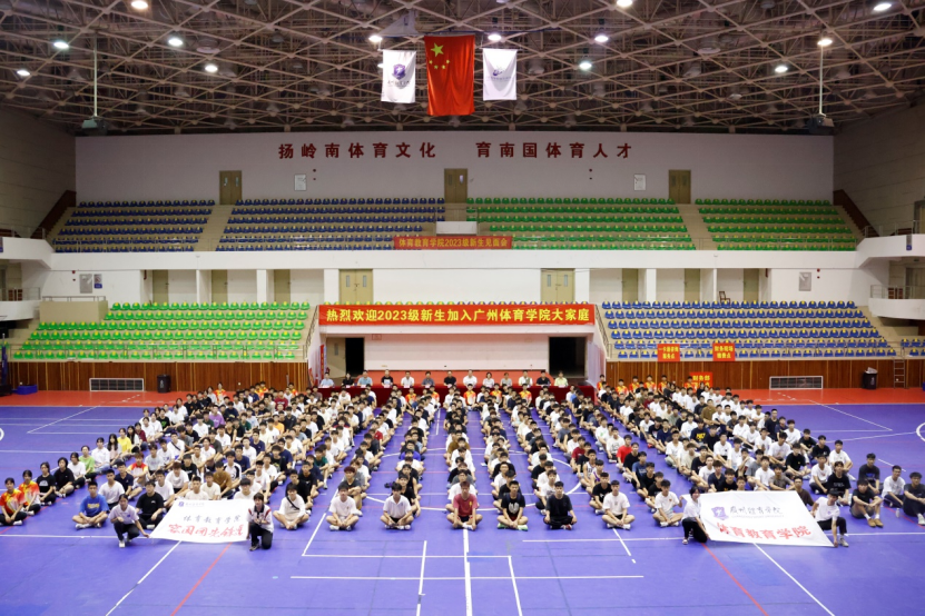 手绘风攀岩馆开业促销手机海报.png 手绘风攀岩馆开业促销手机海报.png