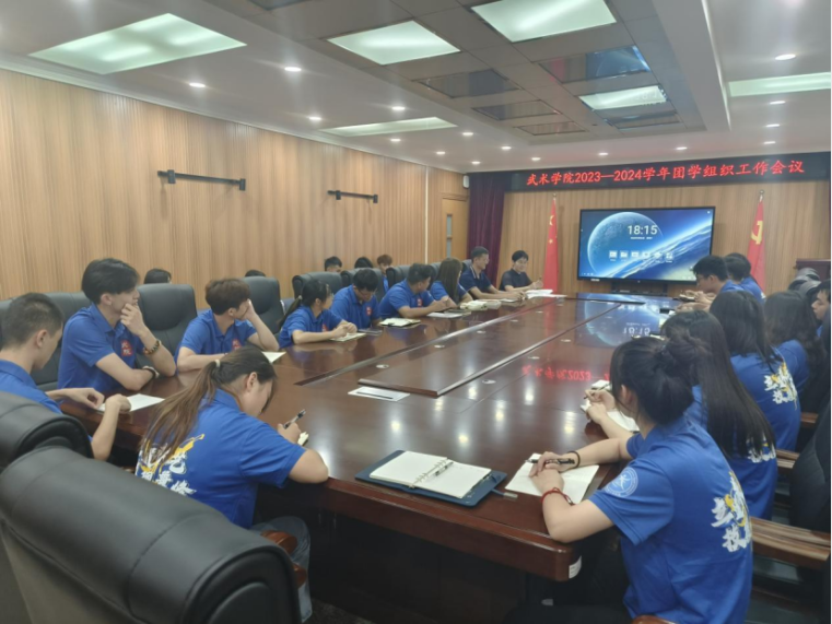 手绘风攀岩馆开业促销手机海报.png 手绘风攀岩馆开业促销手机海报.png